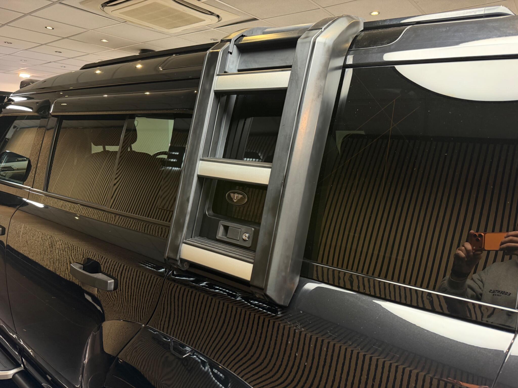 Land Rover Defender 110
